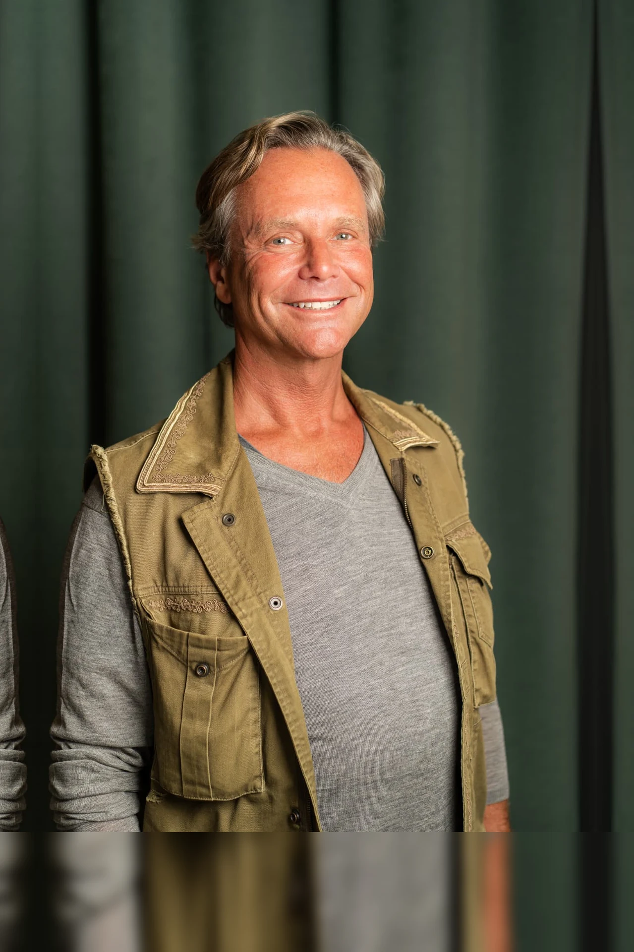 Porträt von Dr. med. Mark Wolter, Facharzt für Plastische, Rekonstruktive und Ästhetische Chirurgie, für Botox- und Hyaluronbehandlungen im Zahnärztehaus Zürich.